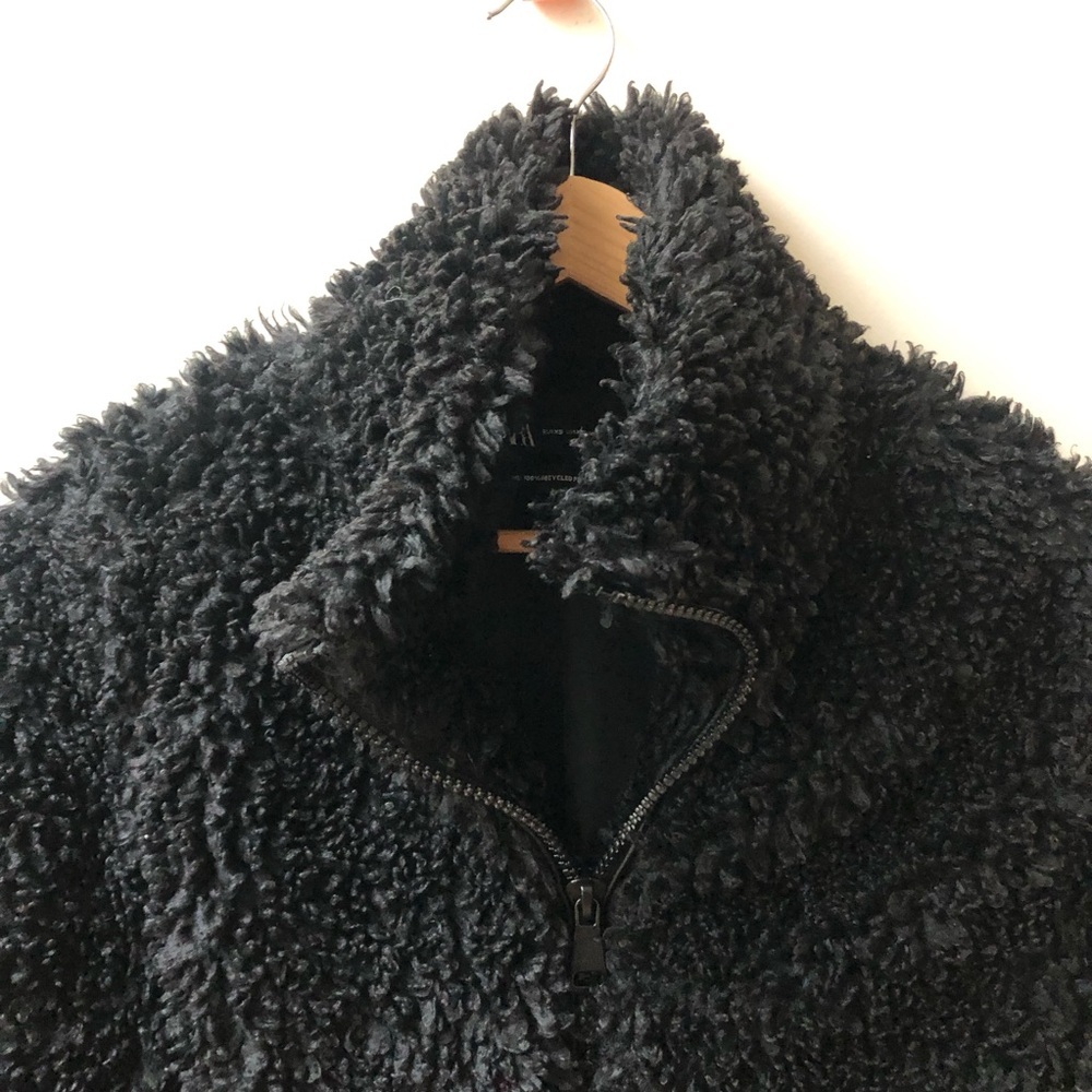 Zara Teddy Crop Jacket || Black - Picture 4 of 13